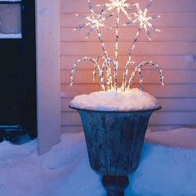 Lamp in the form of fireworks in a garden pot