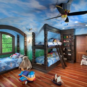 Pictura de artă a tavanului și a pereților camerei copiilor