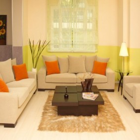 Selectie van gestoffeerde meubels voor vloeren in de hal
