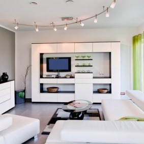 Biela moderná obývacia izba