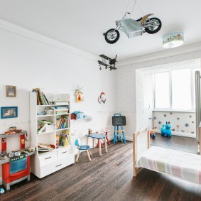 Moderní dětský pokoj s balkonem