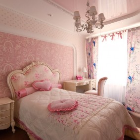 Růžový pokoj v retro stylu