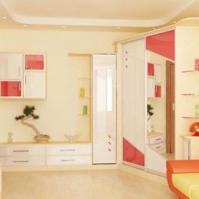 Bērnu istaba ar smilškrāsas sienām
