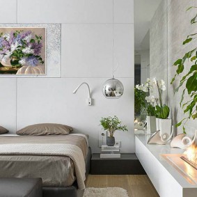 צמחים ירוקים בחדר שינה מודרני