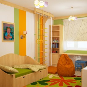 Diseño de habitaciones para niños con detalles en naranja