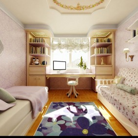 Diseño de una habitación infantil de forma estrecha.