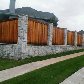 Facing the fence with decorative stone