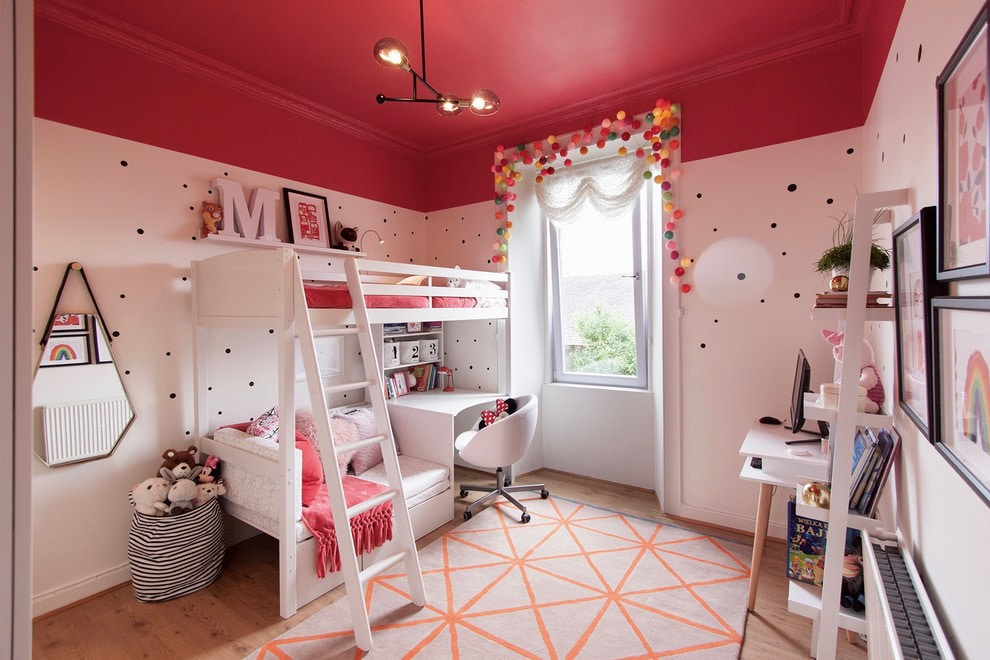 Red-pink ceiling in the nursery for two