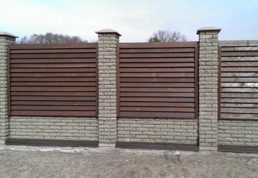 Fence on pillars made of decorative bricks