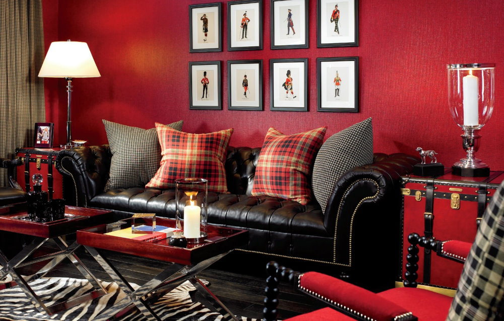 Burgundy wallpaper in the hall with a leather sofa