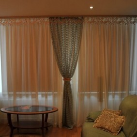 Light curtains in combination with roller blinds