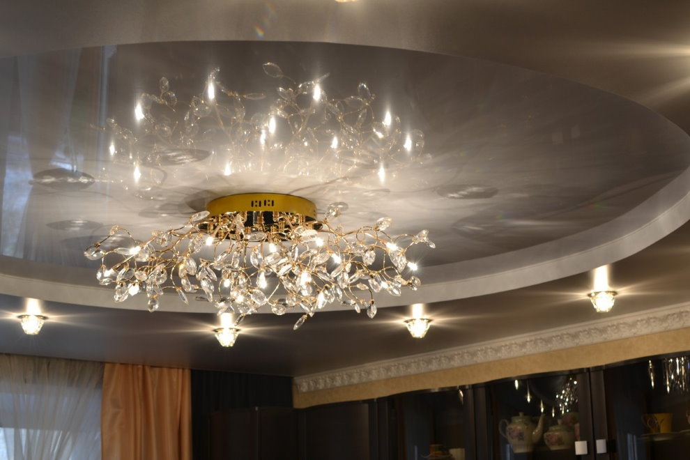A small chandelier on the stretch ceiling in the hall