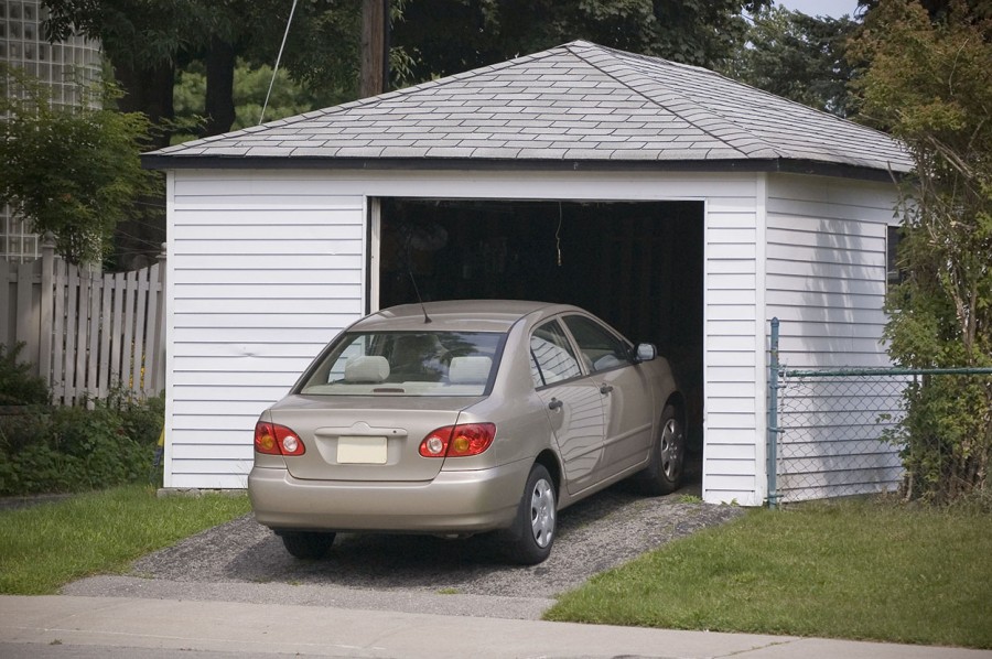 Bir araba için çerçeve garaj