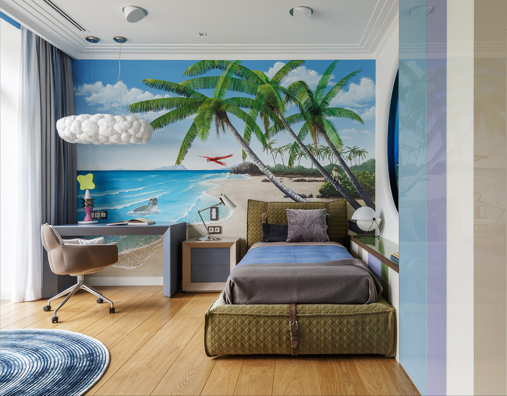 Tapéta pálmafákkal egy tengeri stílusú gyermekszobában