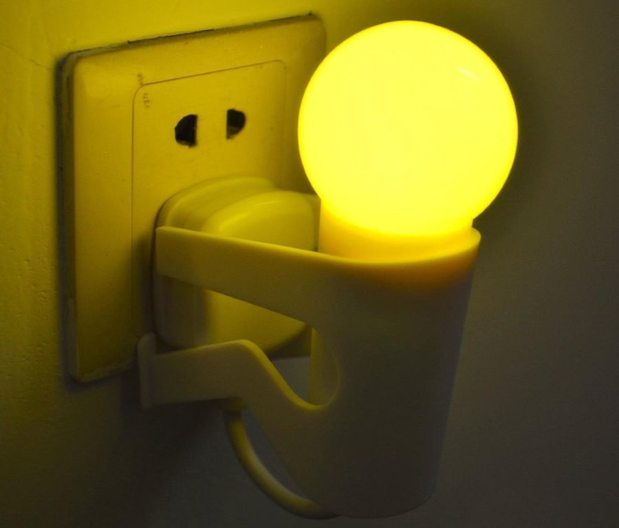 Lampe de nuit originale dans une prise de 220 volts