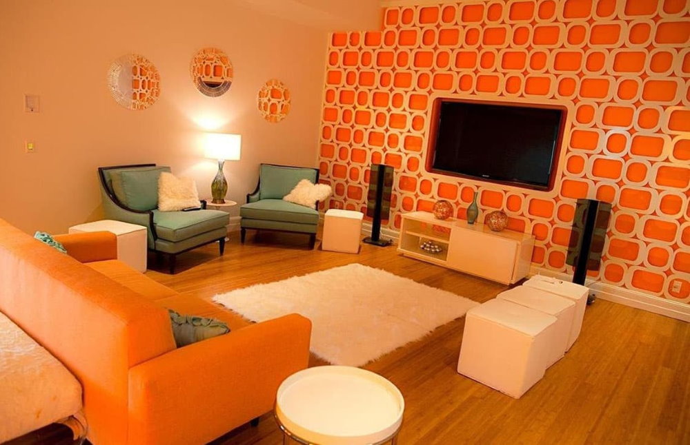 Orange wallpaper in a square shaped living room