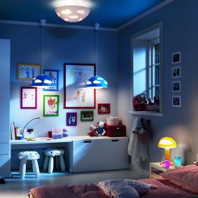 Éjszakai világítás egy fiú szobájában