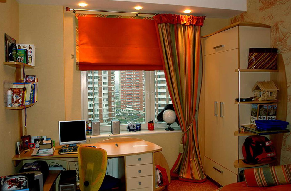 Combining Roman Curtains with a Curtain