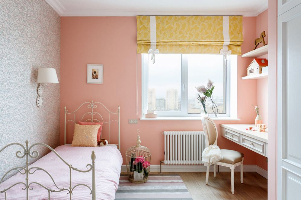 Cameră pentru copii mici în roz
