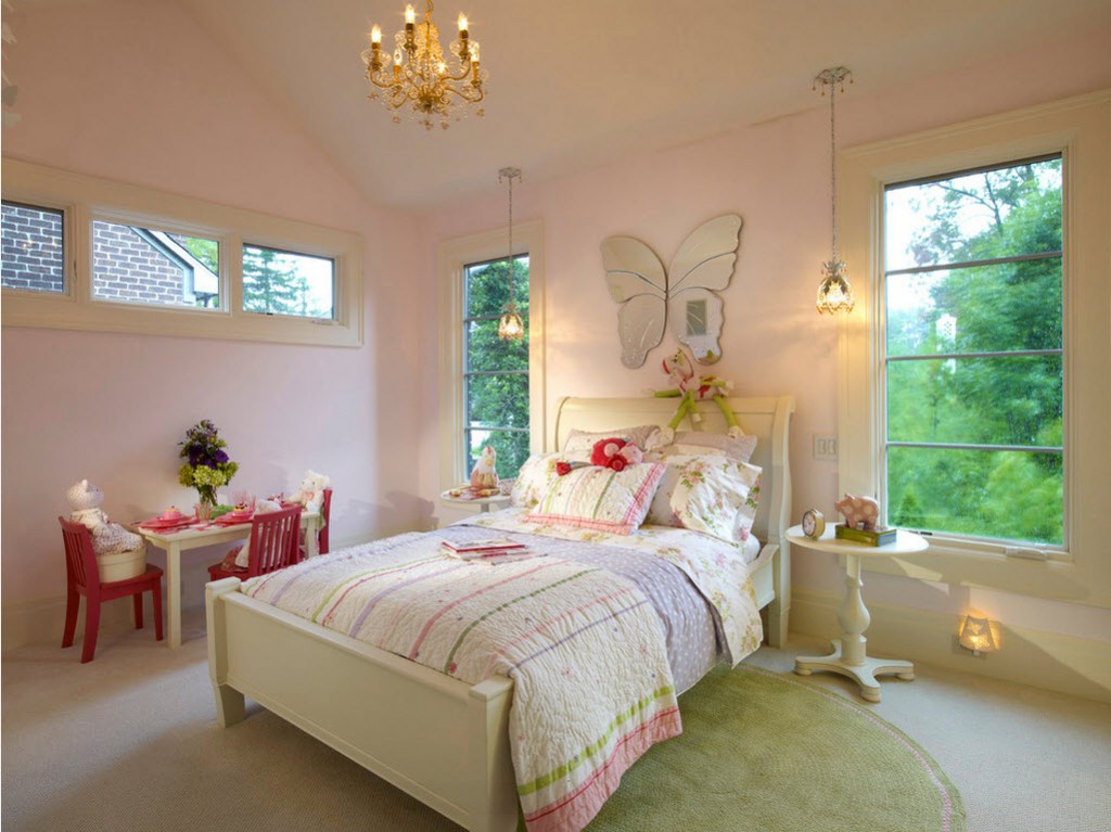 Light pink walls in the nursery for the girl