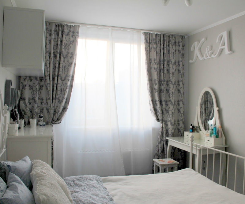 Children's bedroom with gray curtains