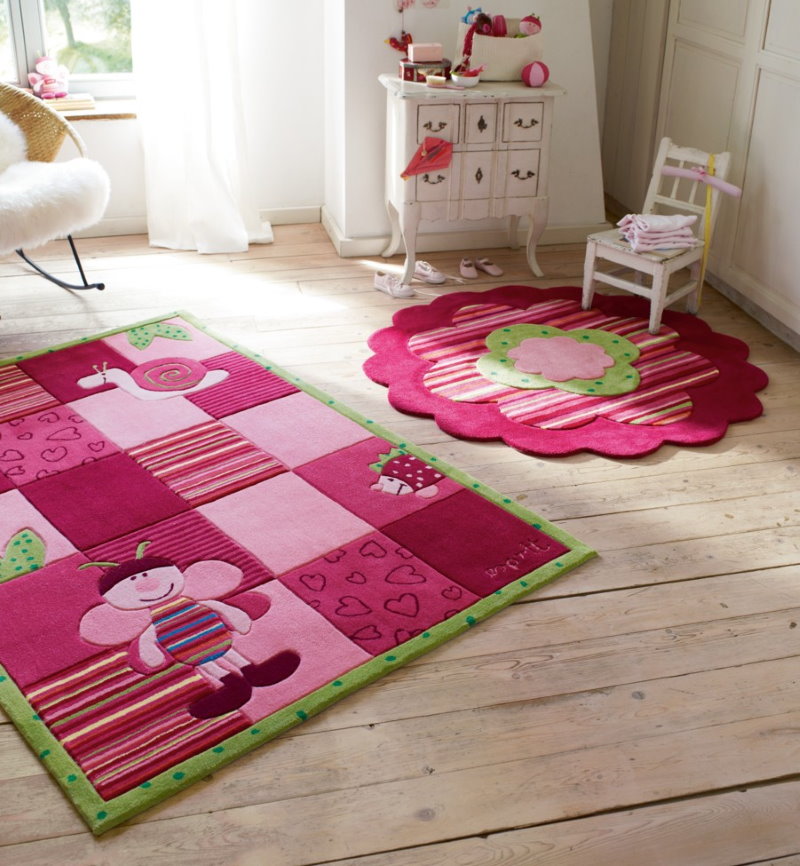 Krásný růžový hedvábný koberec