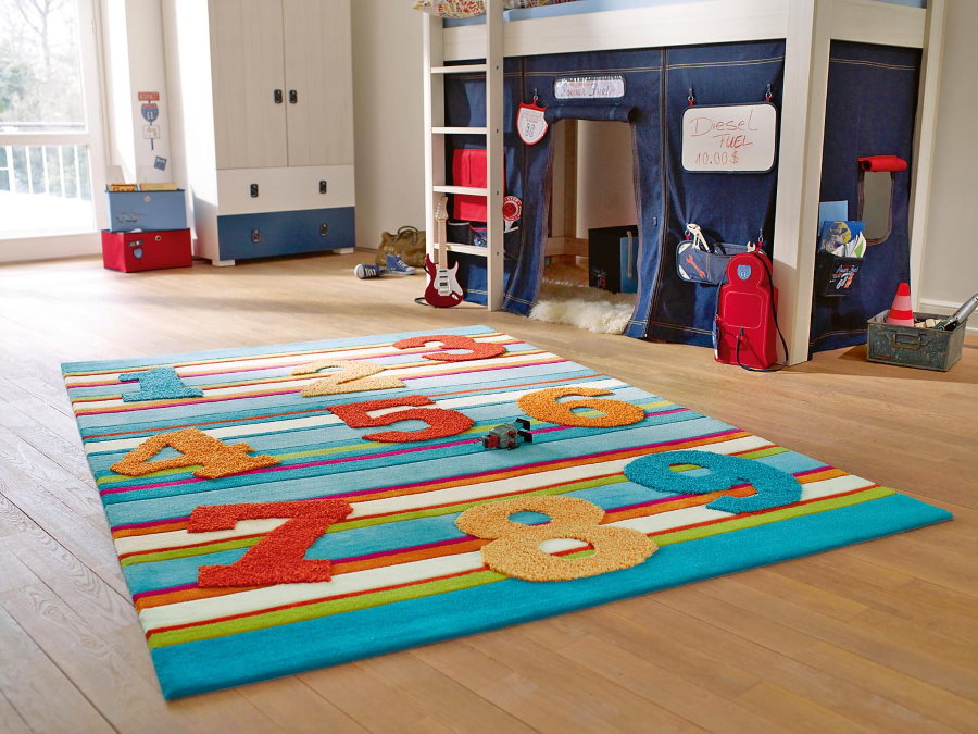Světlý vlněný koberec do dětského pokoje