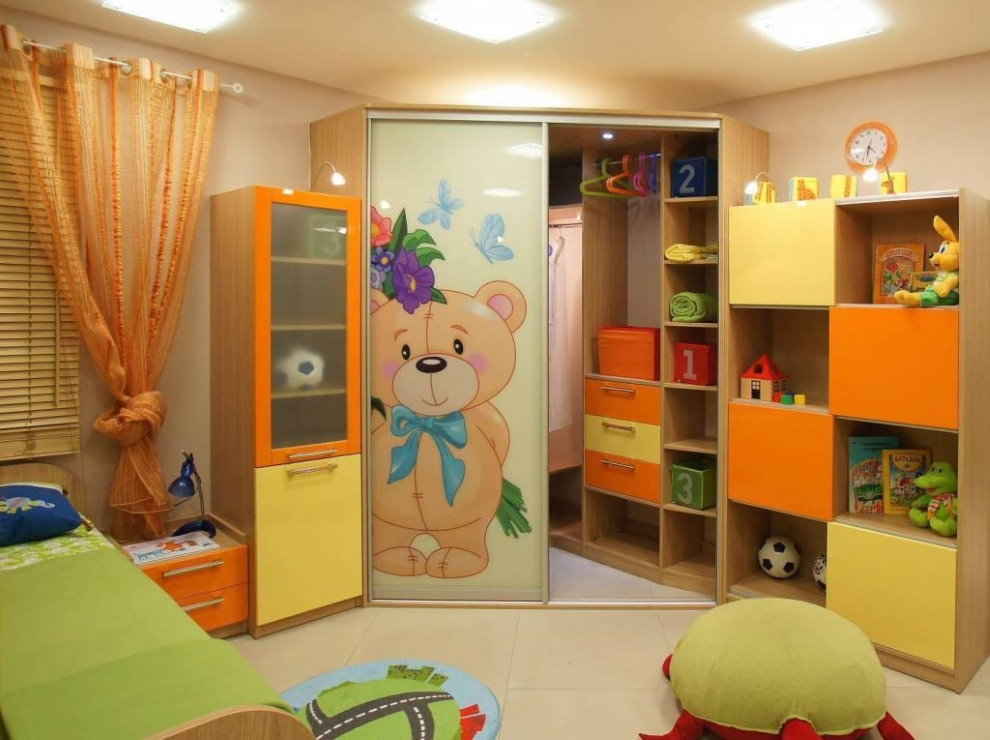 Posuvná skříň pro děti