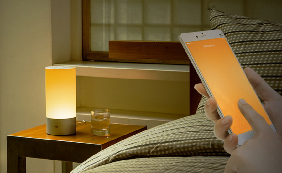Akıllı telefon kontrolü ile akıllı gece lambası