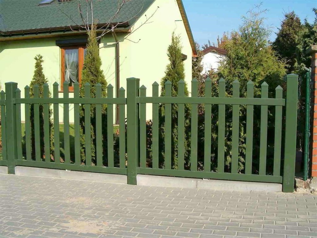 Düşük yeşil plastik çit
