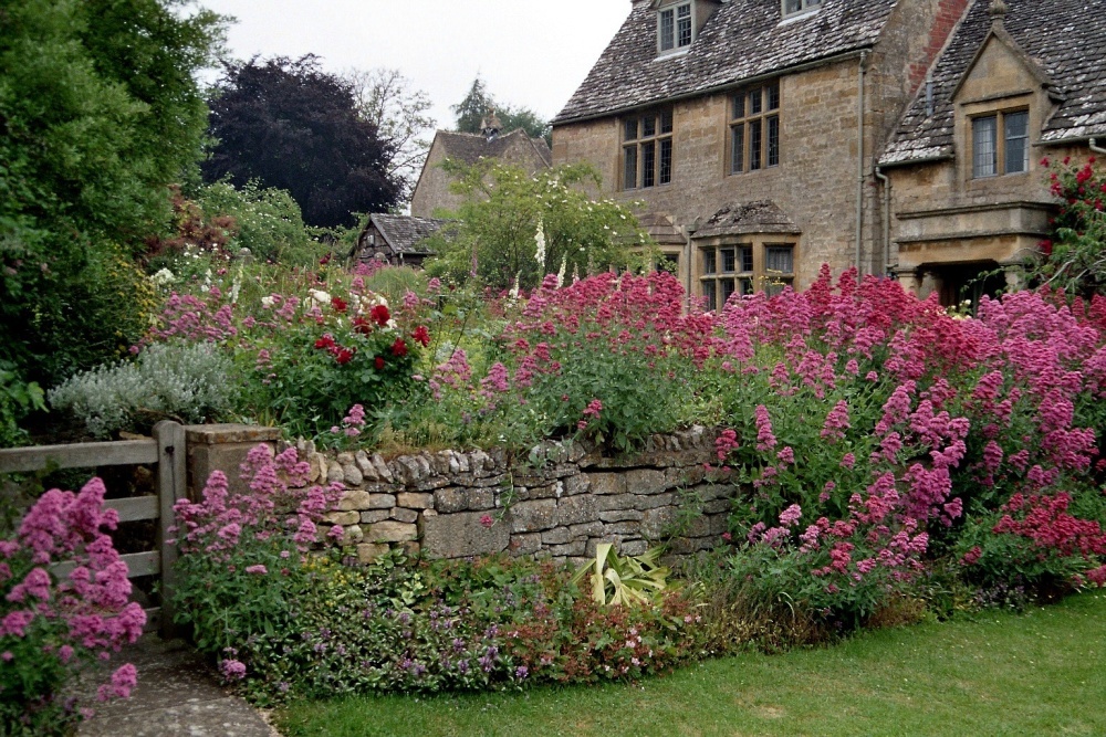 İngiliz tarzı bahçe duvarı