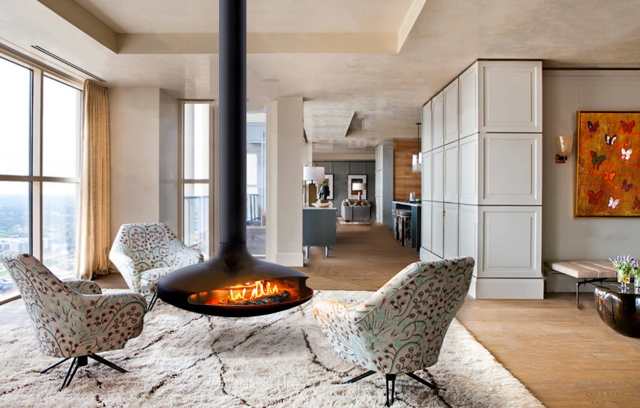 Soft armchairs in front of a biofuel fireplace