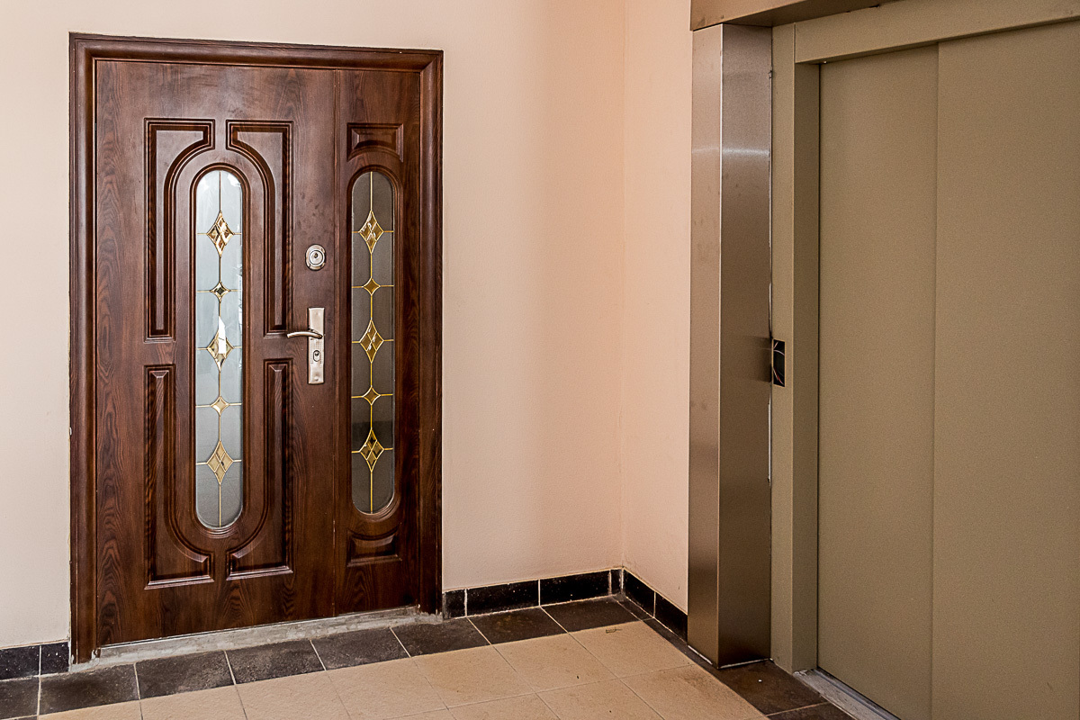 фото дизайн на дървена входна врата