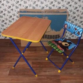 Sandalye dekor fotoğraflı çocuk masaları
