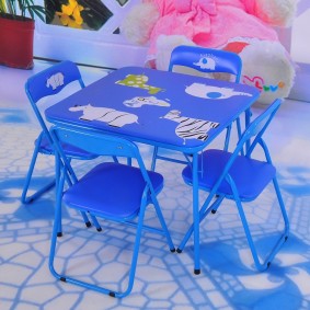 Sandalye inceleme ile çocuk masaları