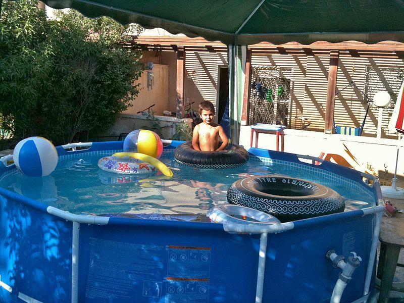 Rāmja baseins bērnu peldēšanai valstī