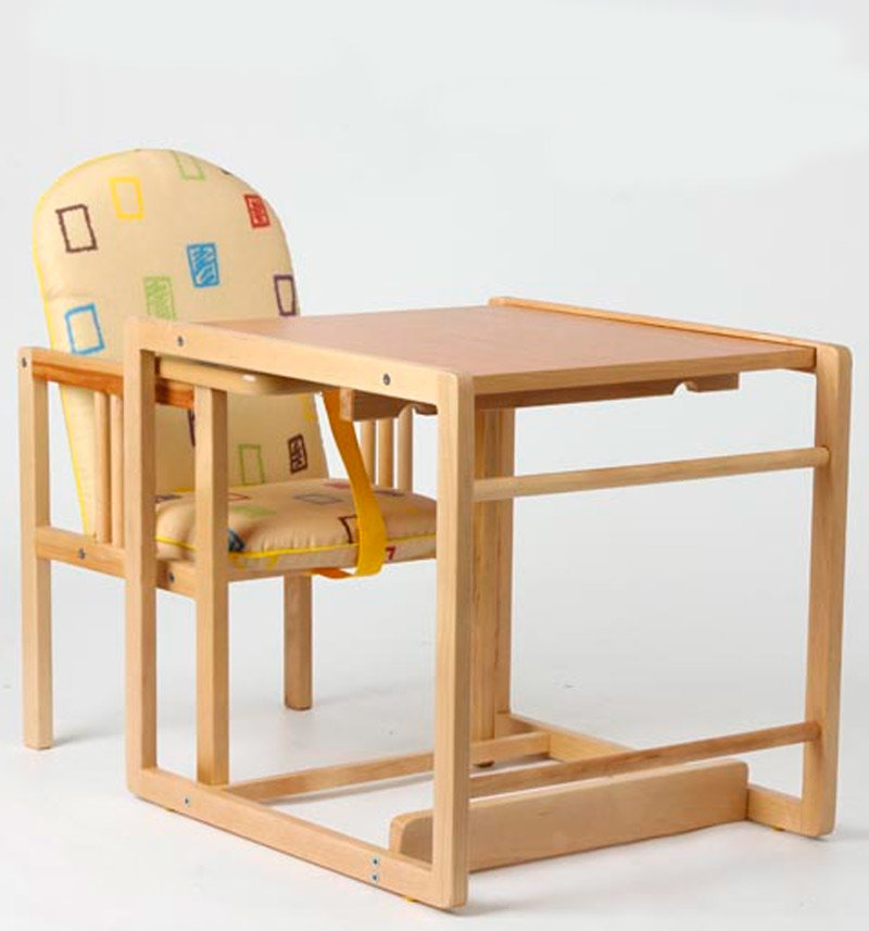 masă și scaun din lemn