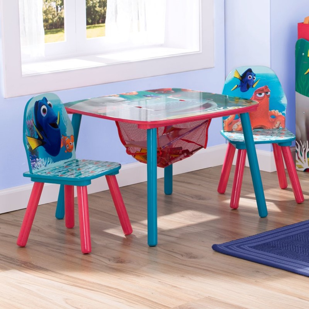 masă și scaune pentru copii