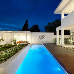 Camí de natació per la terrassa d’una casa privada