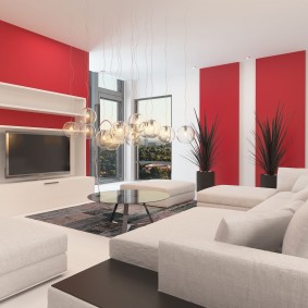 Sarkanā un baltā interjerā moderna viesistaba