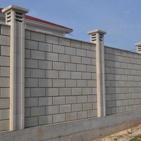 Gard de bloc din beton armat