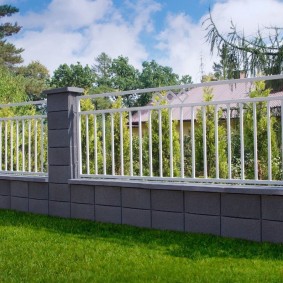 Garduri decorative din beton și metal