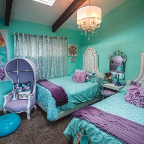 Meisjesslaapkamer in turquoise kleur