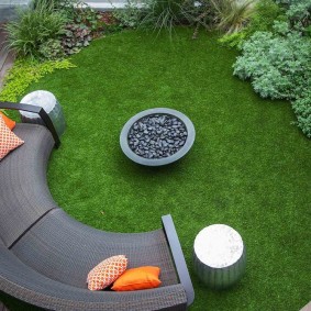 Lawn-covered resting area