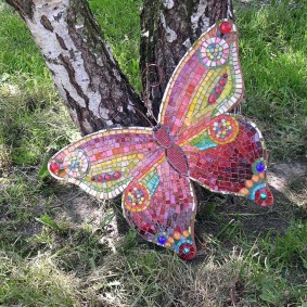 Splendida farfalla a mosaico
