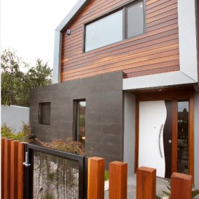 A simple fence made of thick boards