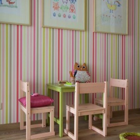 houten stoelen voor kleine kinderen