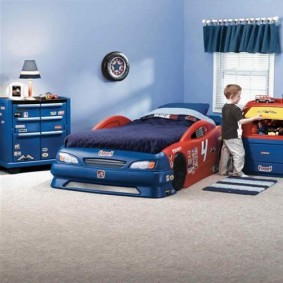 Children's bed in the form of a car