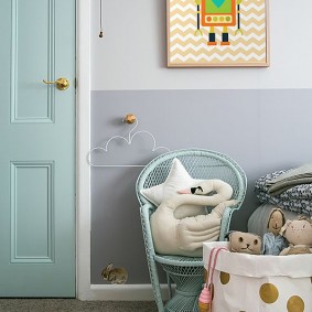 DIY wall decor in the nursery