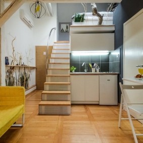 Dviejų lygių studijos tipo apartamentų išdėstymas